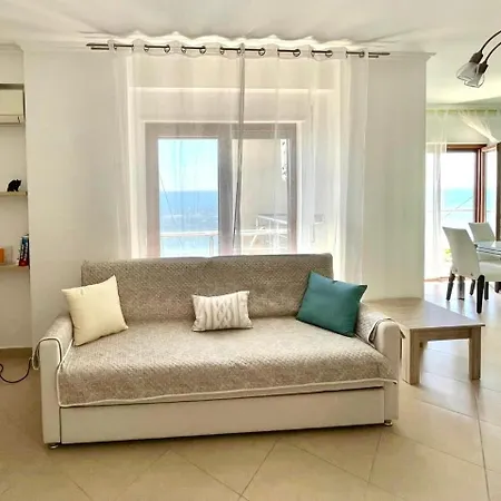 Seafront Apartment *